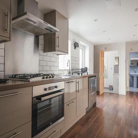 Spacious 3 Bedroom Home With Ps5 And Pool Table Near O2 Arena Canary Wharf And Elizabeth Line To Central Londres Exterior foto