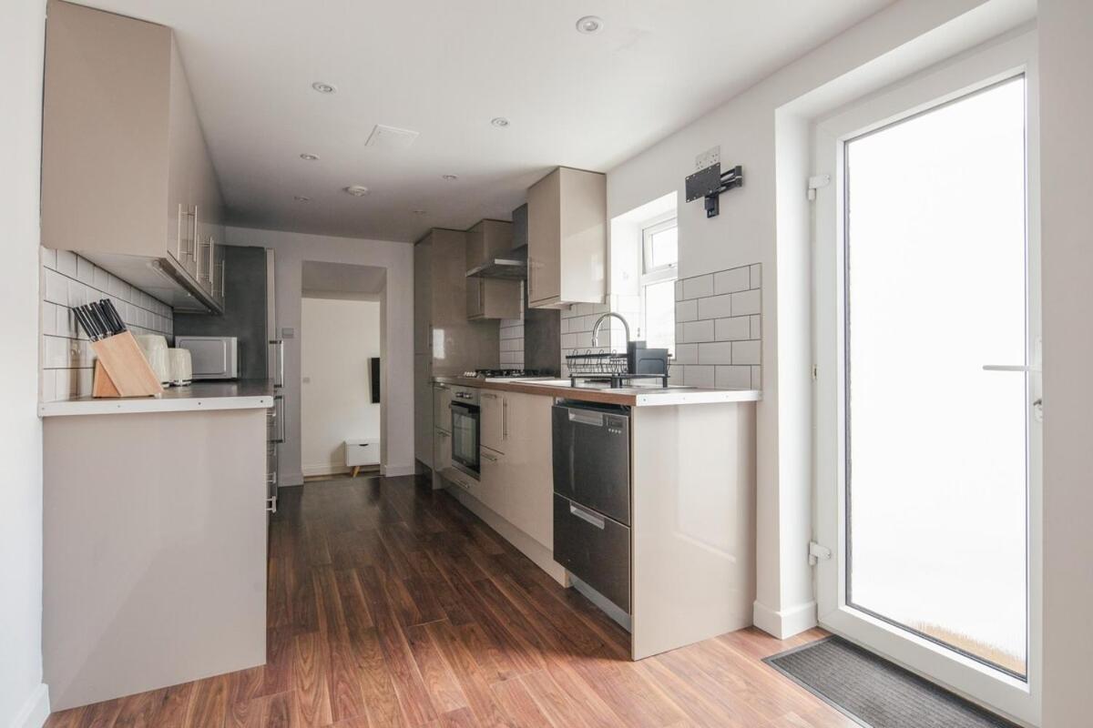 Spacious 3 Bedroom Home With Ps5 And Pool Table Near O2 Arena Canary Wharf And Elizabeth Line To Central Londres Exterior foto