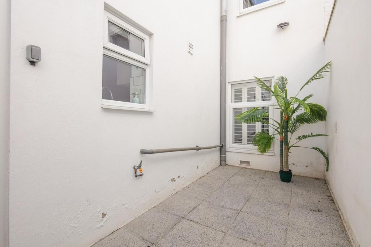 Spacious 3 Bedroom Home With Ps5 And Pool Table Near O2 Arena Canary Wharf And Elizabeth Line To Central Londres Exterior foto