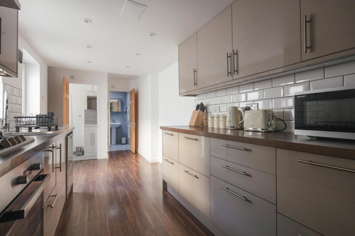 Spacious 3 Bedroom Home With Ps5 And Pool Table Near O2 Arena Canary Wharf And Elizabeth Line To Central Londres Exterior foto