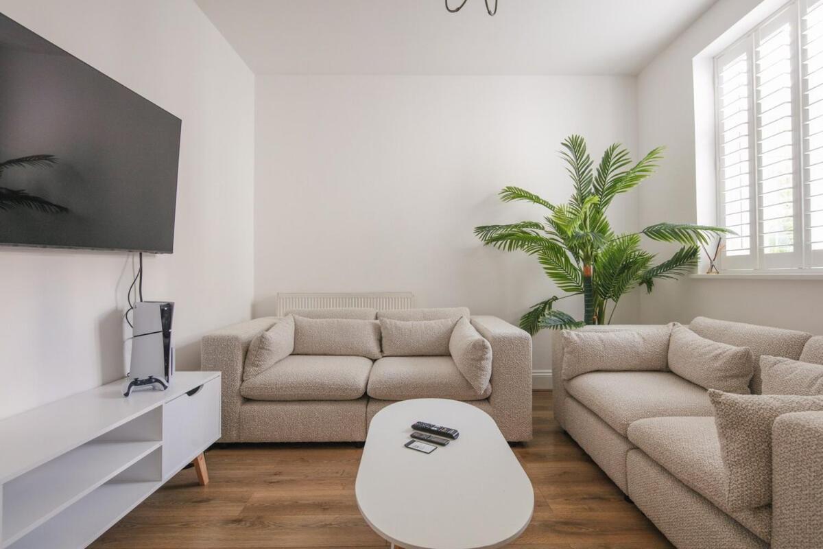 Spacious 3 Bedroom Home With Ps5 And Pool Table Near O2 Arena Canary Wharf And Elizabeth Line To Central Londres Exterior foto