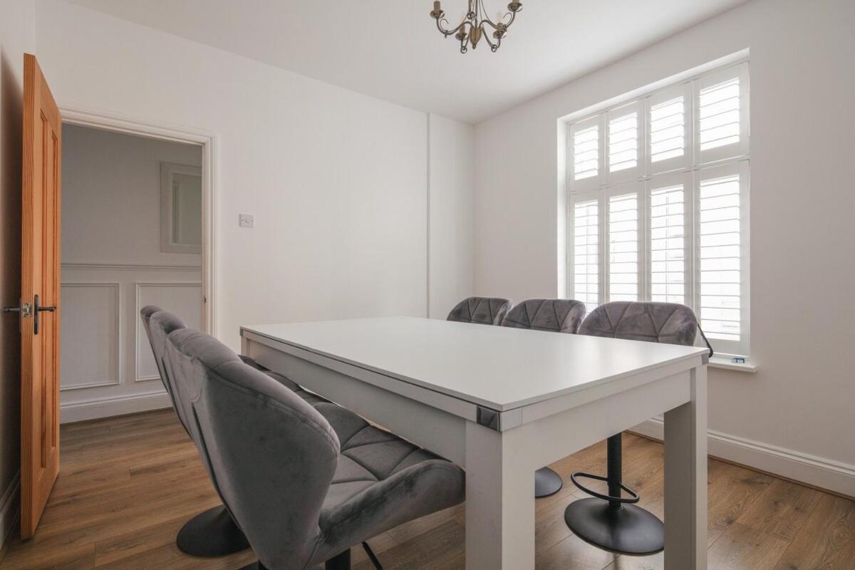 Spacious 3 Bedroom Home With Ps5 And Pool Table Near O2 Arena Canary Wharf And Elizabeth Line To Central Londres Exterior foto