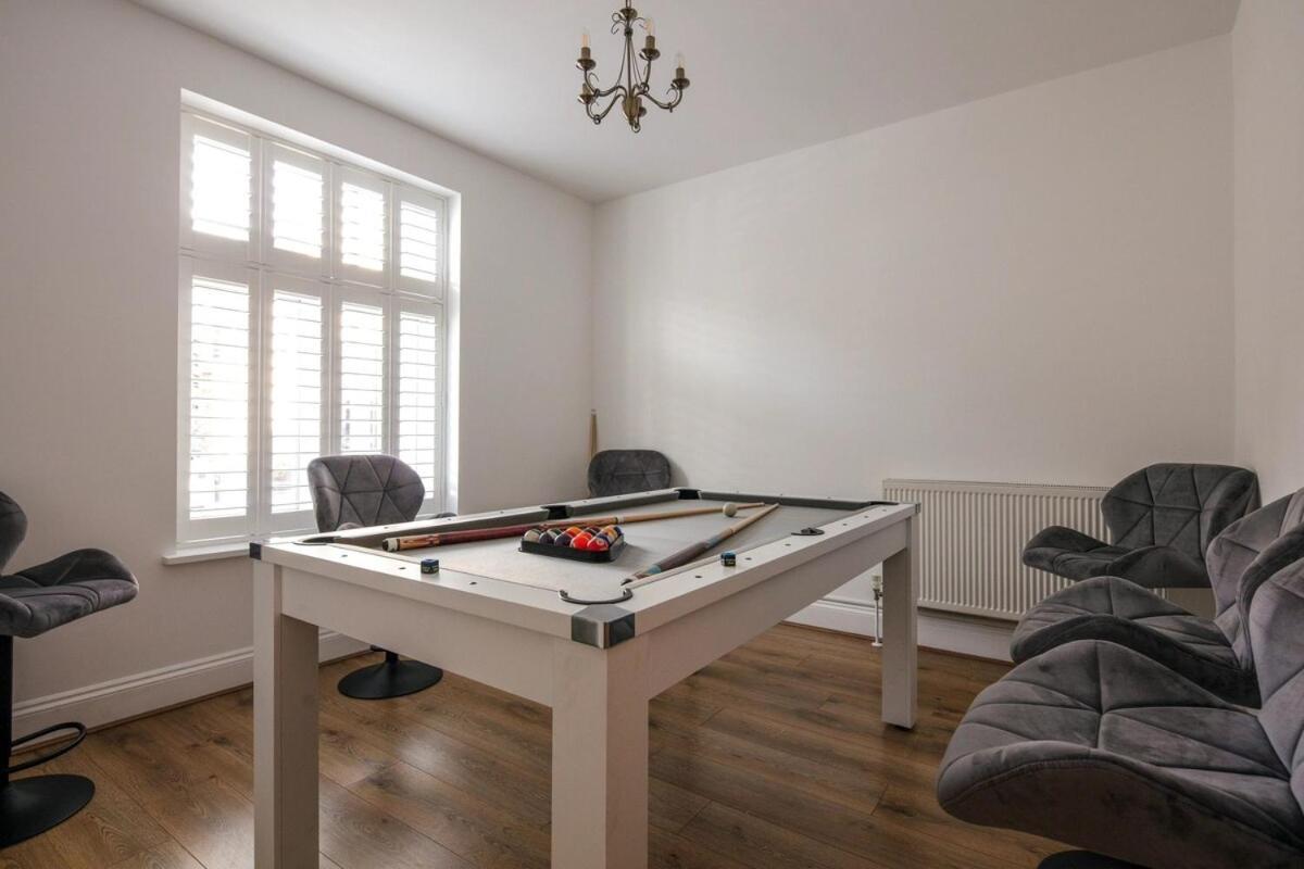 Spacious 3 Bedroom Home With Ps5 And Pool Table Near O2 Arena Canary Wharf And Elizabeth Line To Central Londres Exterior foto
