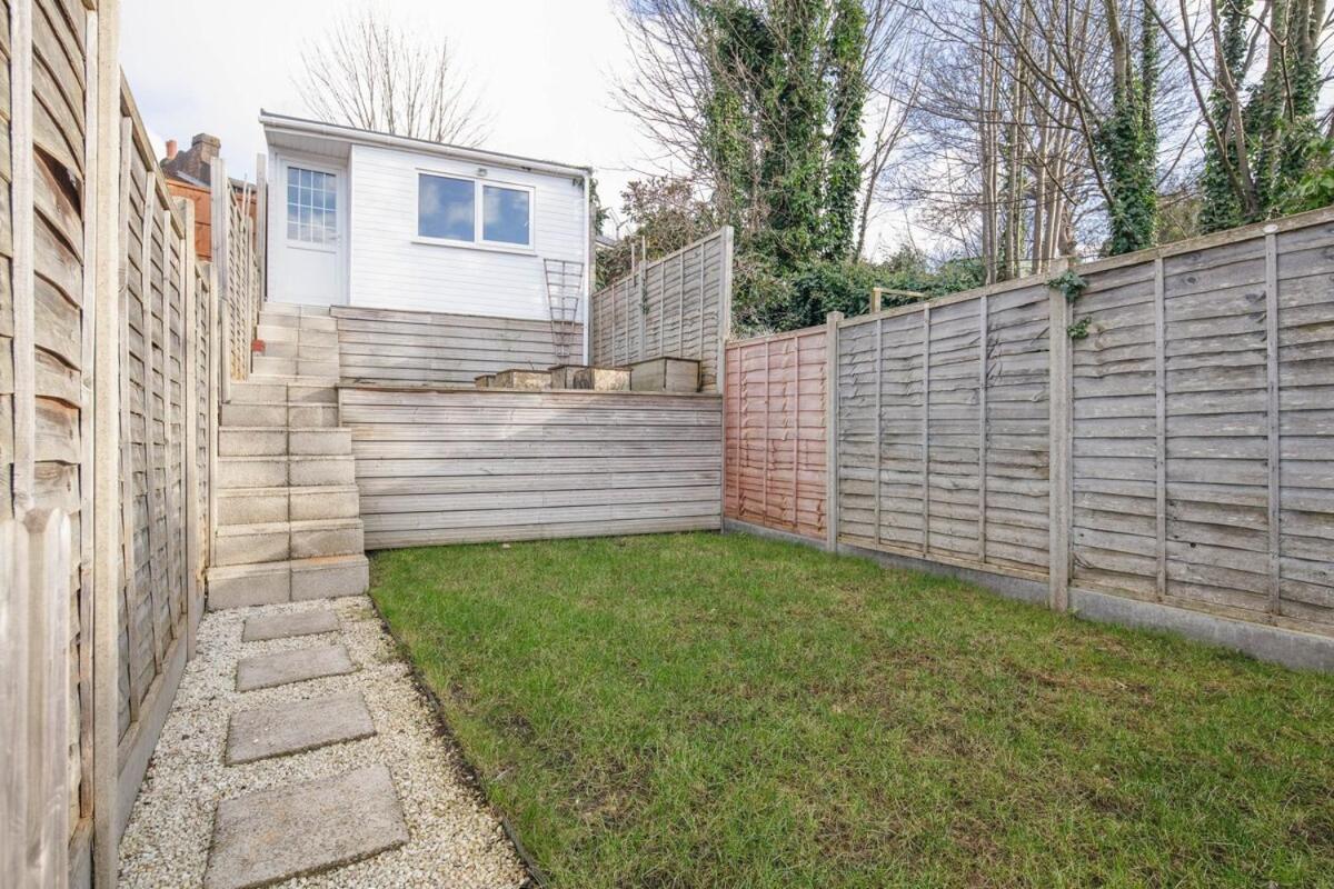 Spacious 3 Bedroom Home With Ps5 And Pool Table Near O2 Arena Canary Wharf And Elizabeth Line To Central Londres Exterior foto