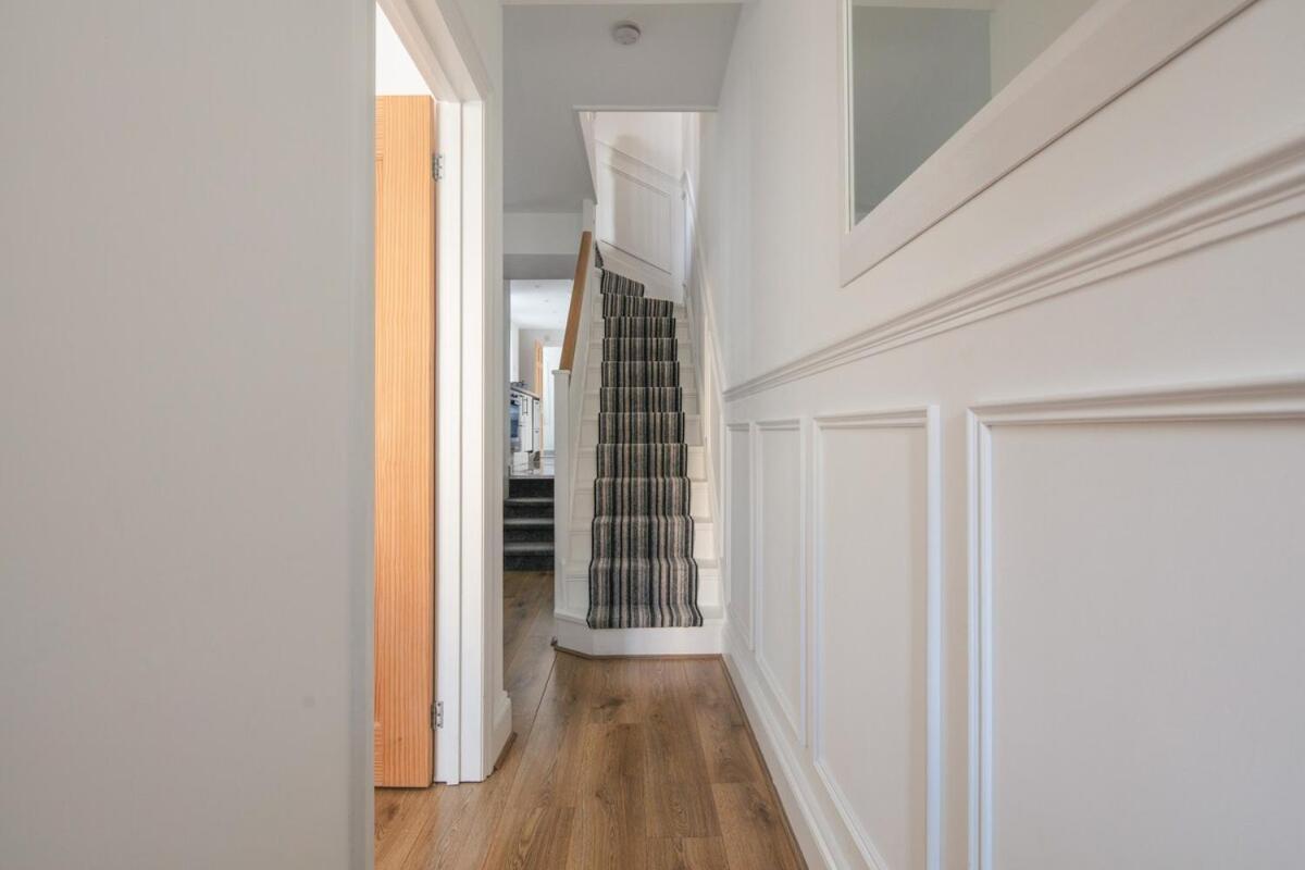 Spacious 3 Bedroom Home With Ps5 And Pool Table Near O2 Arena Canary Wharf And Elizabeth Line To Central Londres Exterior foto