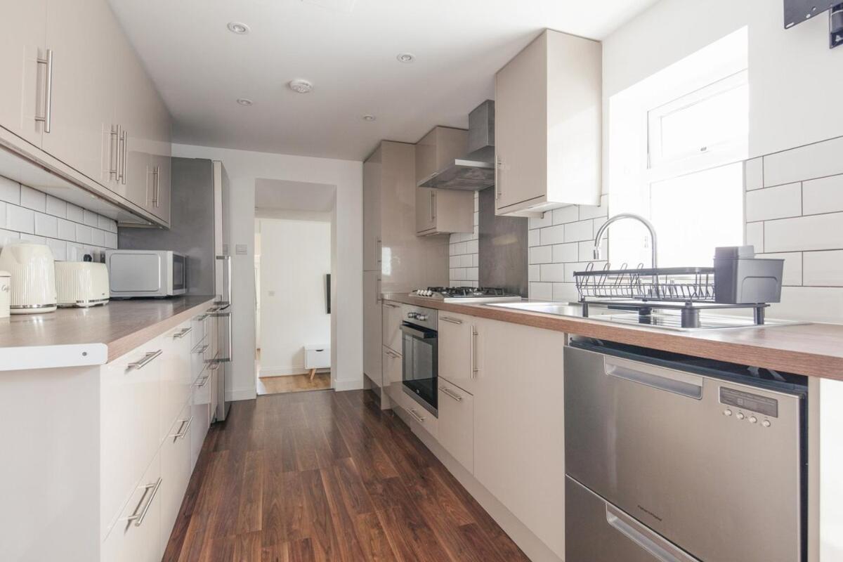 Spacious 3 Bedroom Home With Ps5 And Pool Table Near O2 Arena Canary Wharf And Elizabeth Line To Central Londres Exterior foto