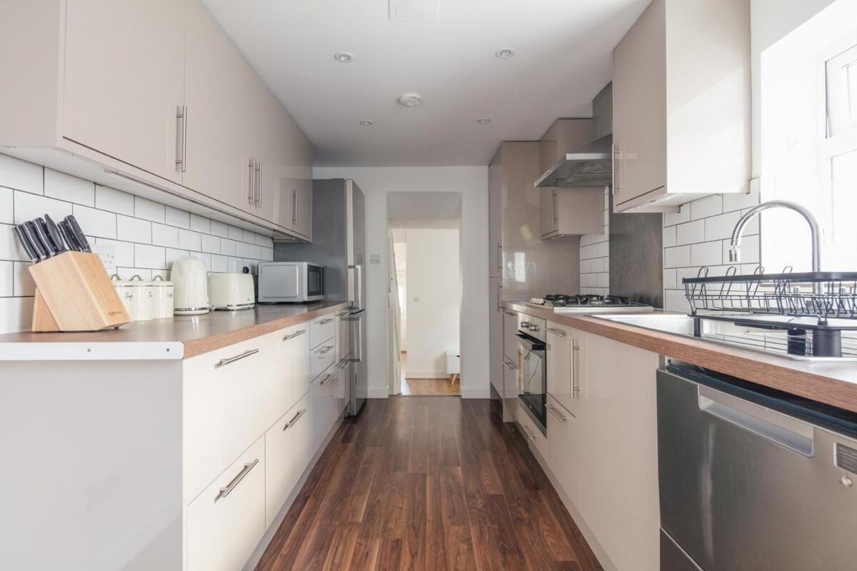 Spacious 3 Bedroom Home With Ps5 And Pool Table Near O2 Arena Canary Wharf And Elizabeth Line To Central Londres Exterior foto